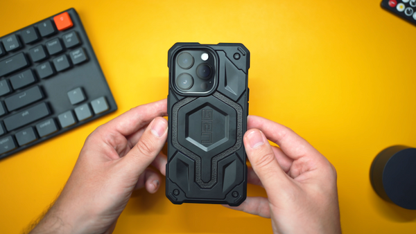 Schutzhülle Urban Armor Gear Monarch MagSafe für iPhone 14 Pro, Schwarz