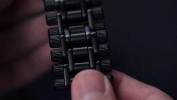 Schutzhülle mit Armband Element Case Black Ops X4 für Apple Watch 8/7 45 mm, Schwarz/Rot
