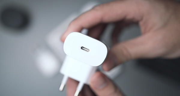 Wandladegerät Belkin Boost USB-C PD 3.0 PPS MFi 30W, Weiß