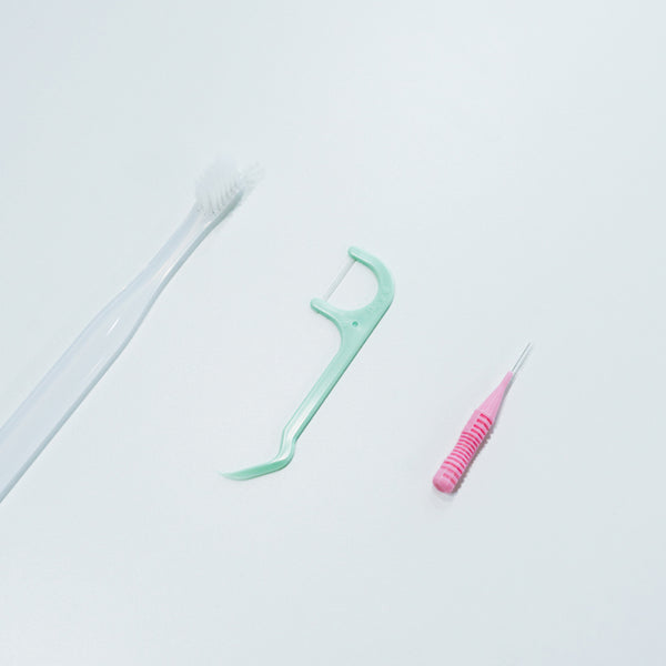 ④Brush your teeth and use interdental brushes.