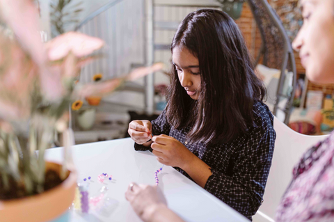 girl making bracelet