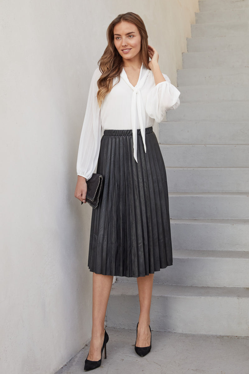 The Faux Leather Pleated Midi Skirt – 