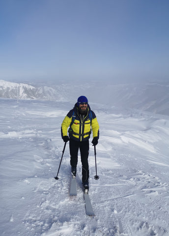 Filippo Menotti pratica Sci alpinismo con bastoncini Gipron