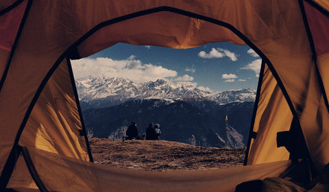 campeggio in montagna durante un trekking