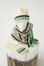 Charger l&#39;image dans la galerie, Trop cute ensemble en tricot vintage: tuque, foulard et gants off white neuf
