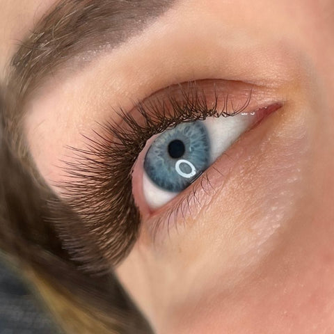 How to Build a Loyal Clientele as a Lash Artist