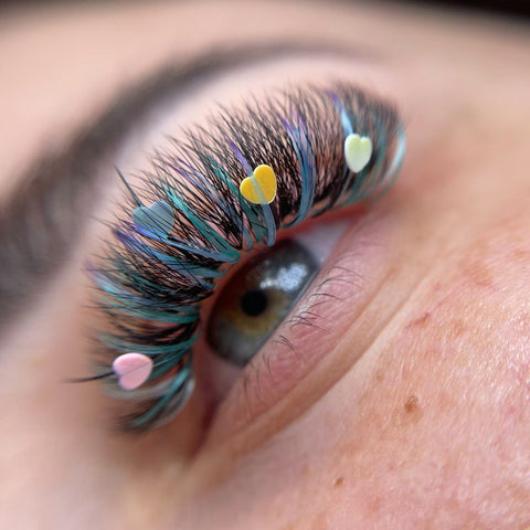 Lash Artist's Guide: Promotions for Every Month of the Year