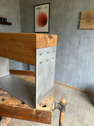 Hocker mit Eichenholz und Metall-Gestell