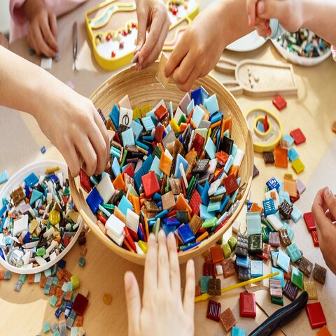 The Benefits of Mosaic Workshops for Team Building