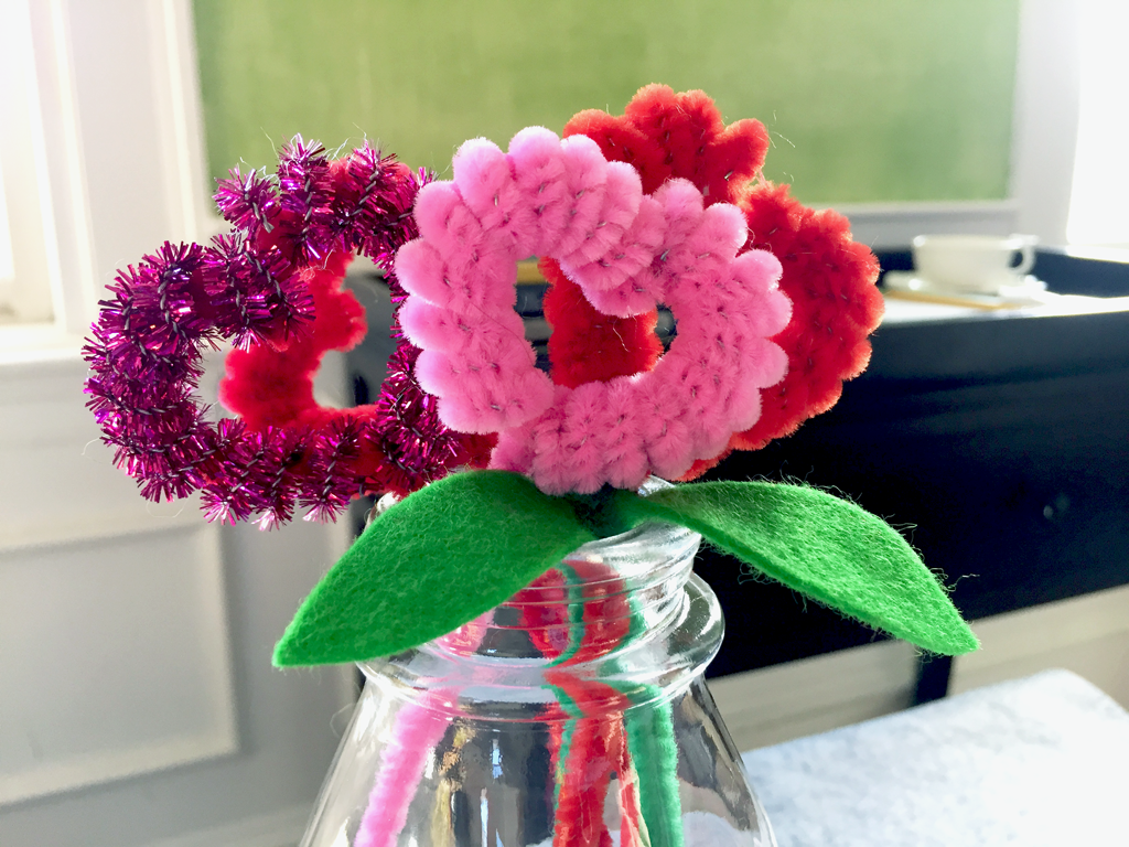 Kids Craft: Pipe Cleaner Heart Flowers 