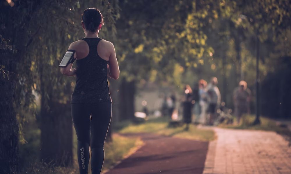 person jogging and exercising to reduce stress, combat seborrheic dermatitis