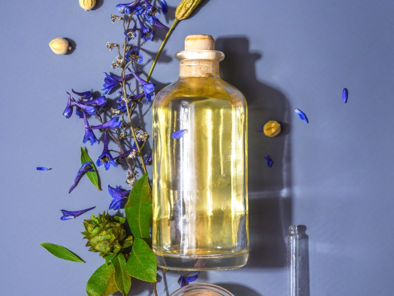 skincare oil in a bottle, the issue with using oil on Malassezia-prone skin