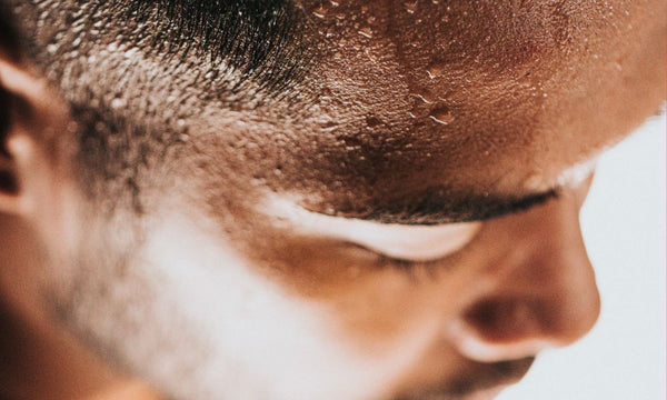 man sweating which is a risk factor for seborrheic dermatitis flare-up