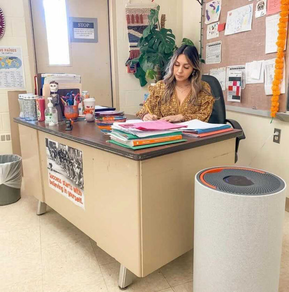 teacher with an Oransi mod air purifier in their classroom