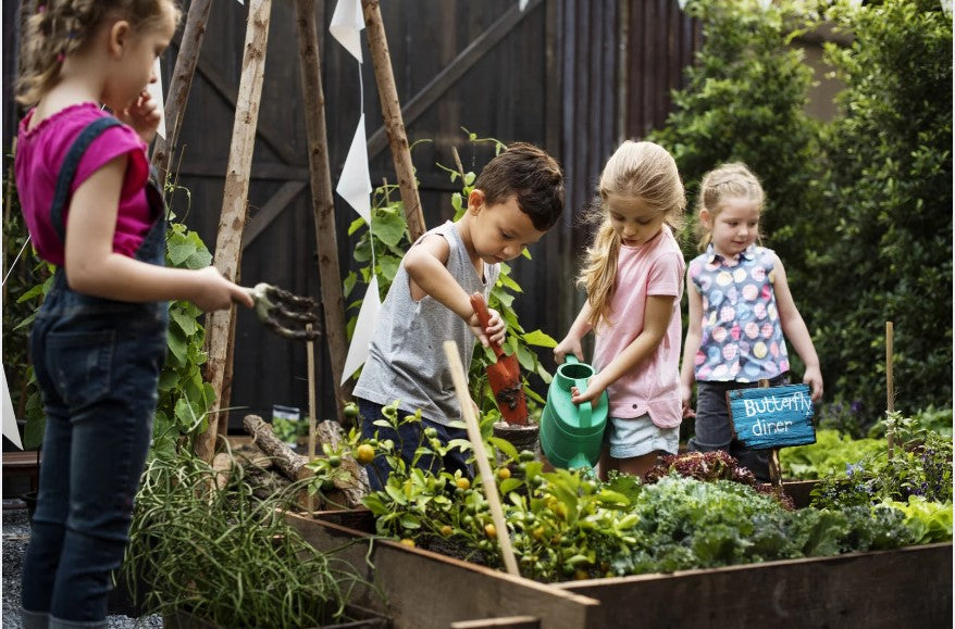 Gardening with Children HERO.jpg__PID:12267415-9de5-4390-b1ef-fec4f616536d