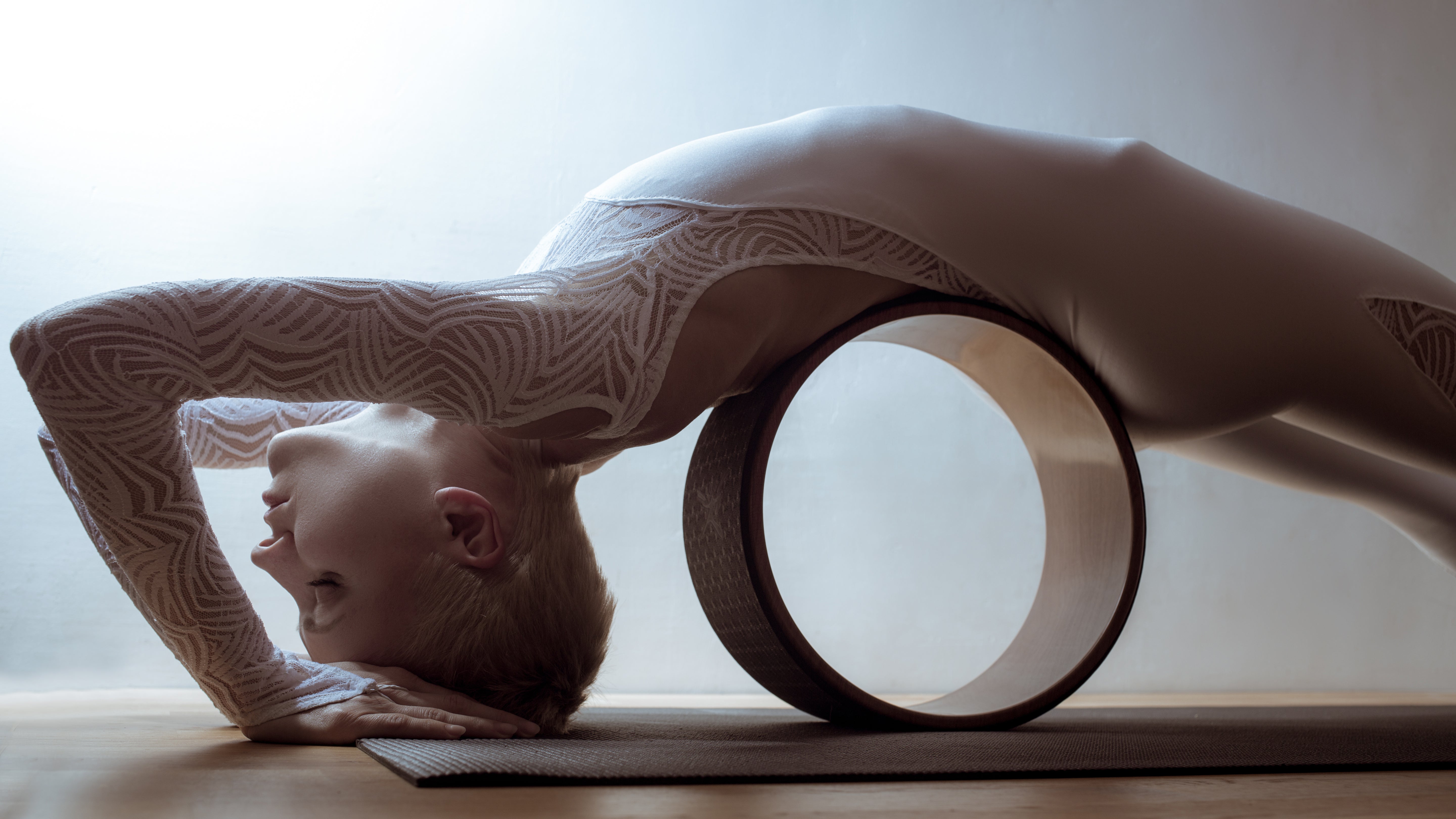 Se Yoga hjul i kork hos Nordic-wellness