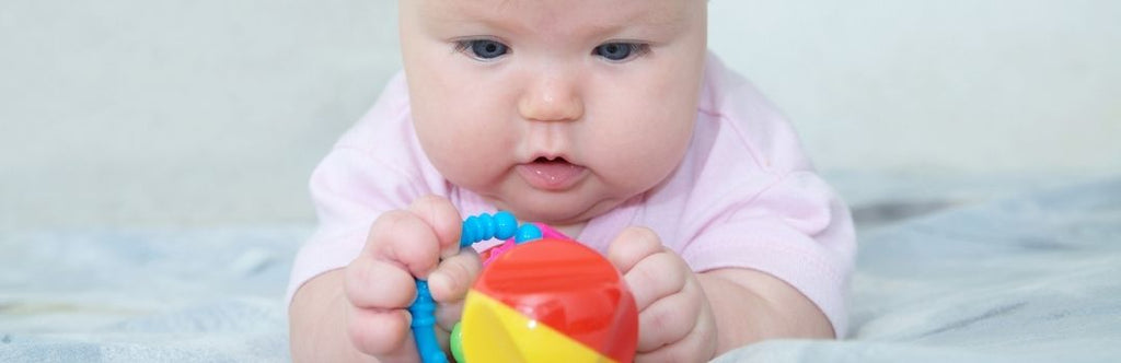 reflejo de un bebe de 2 meses