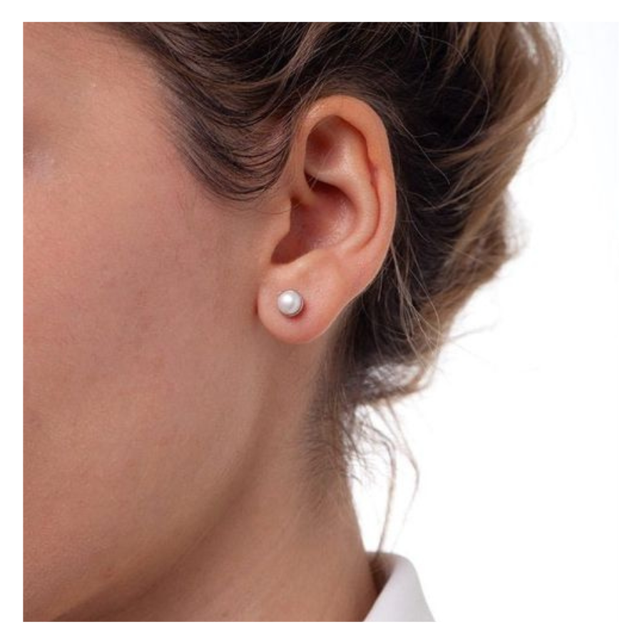 Tips For Selecting The Perfect Earrings For Sophisticated Middle-Aged Women