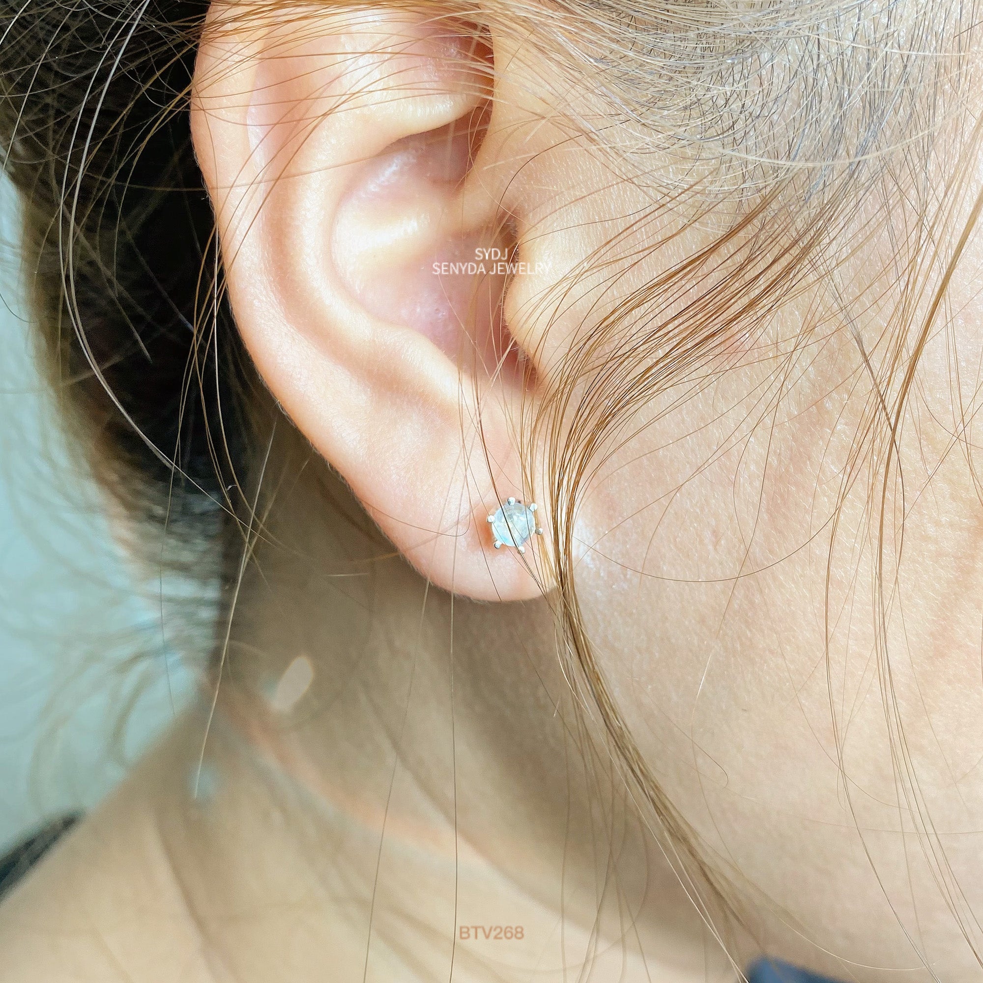 The 6-Prong Moonstone Earring