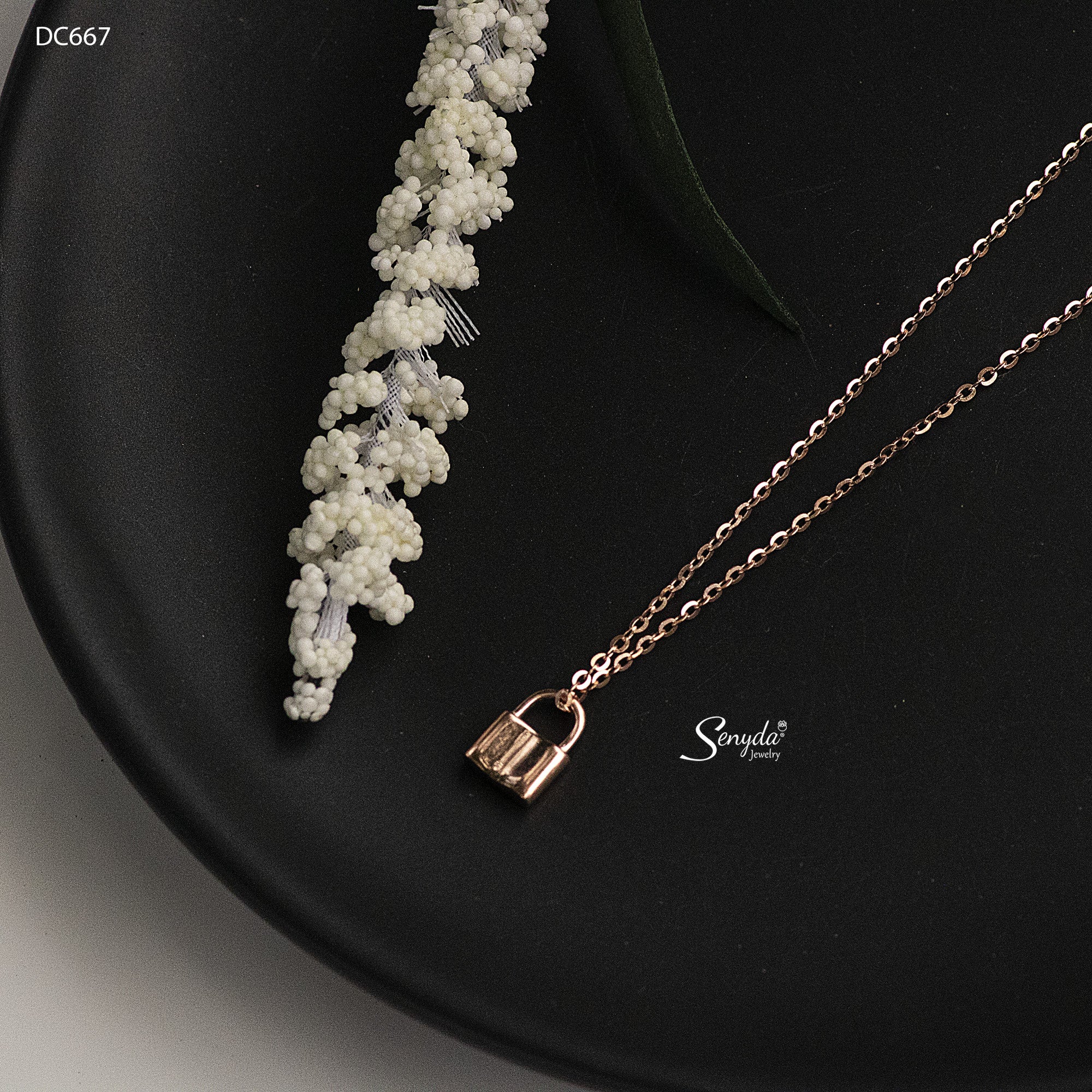 Der kräftige und feminine Rosaton vermittelt ein Gefühl von Wärme und Eleganz.