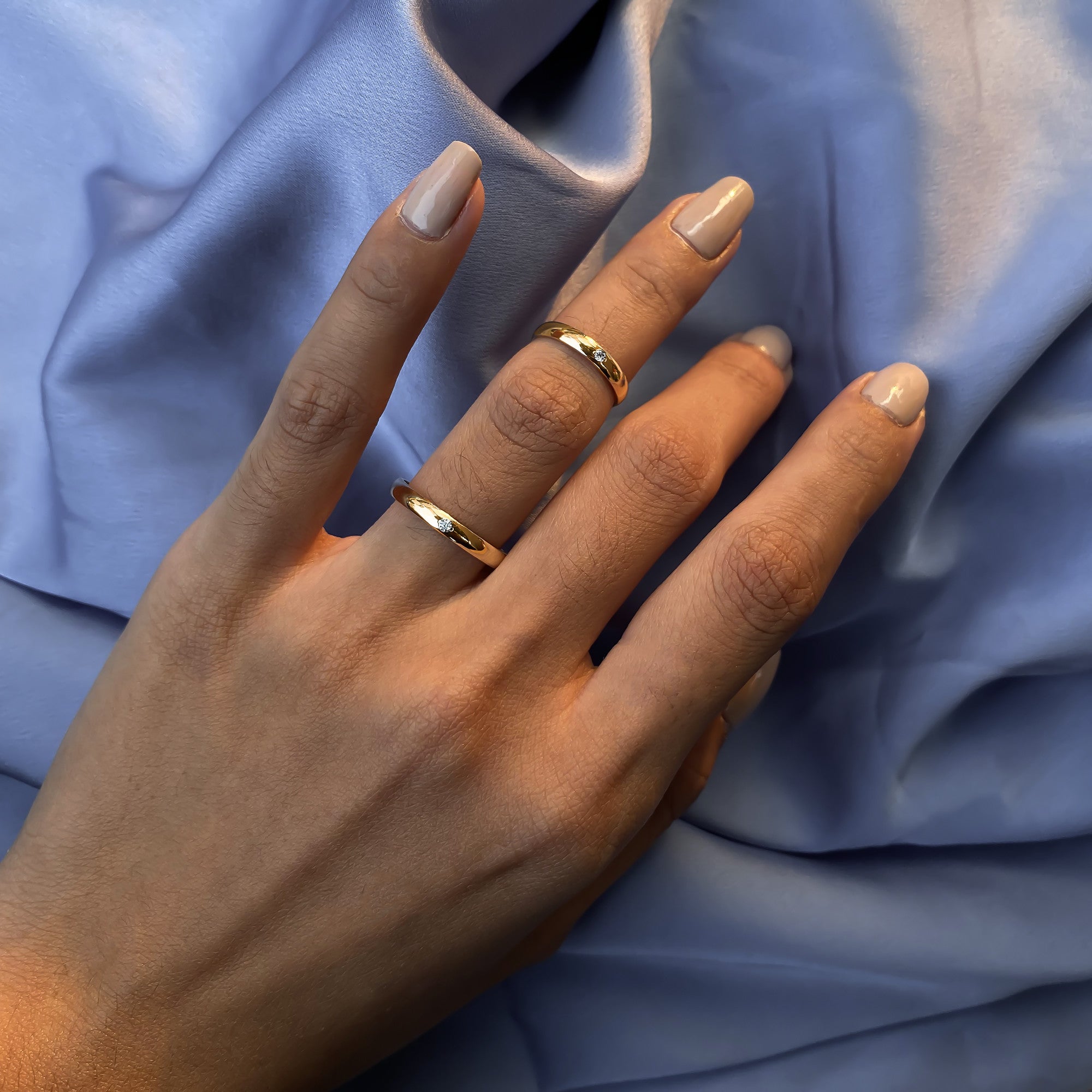 The ring finger is a symbol of a special and deep bond between the married couple.