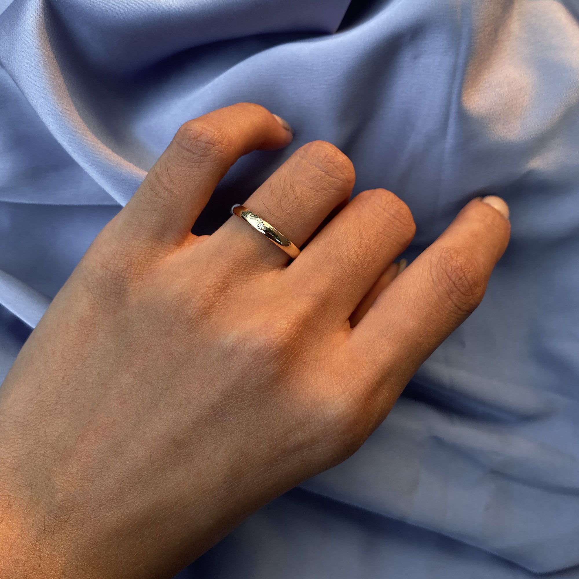 Wearing a plain gold and silver ring on your ring finger shows that you are married.