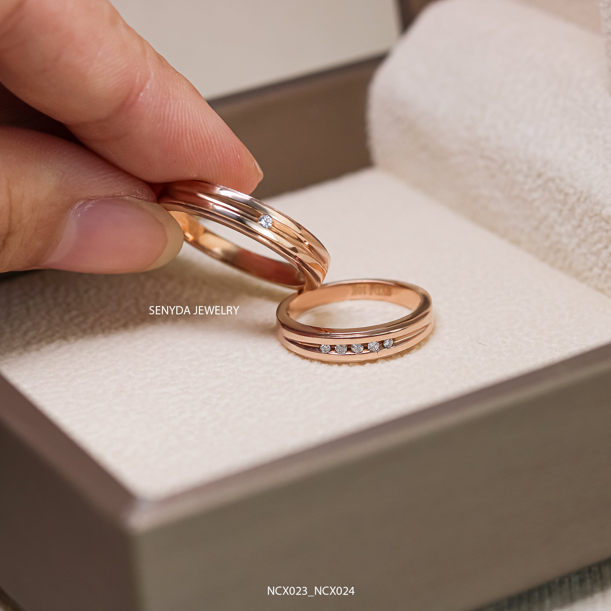 Senyda wedding ring is confident to be a reasonable choice for the bride and groom.