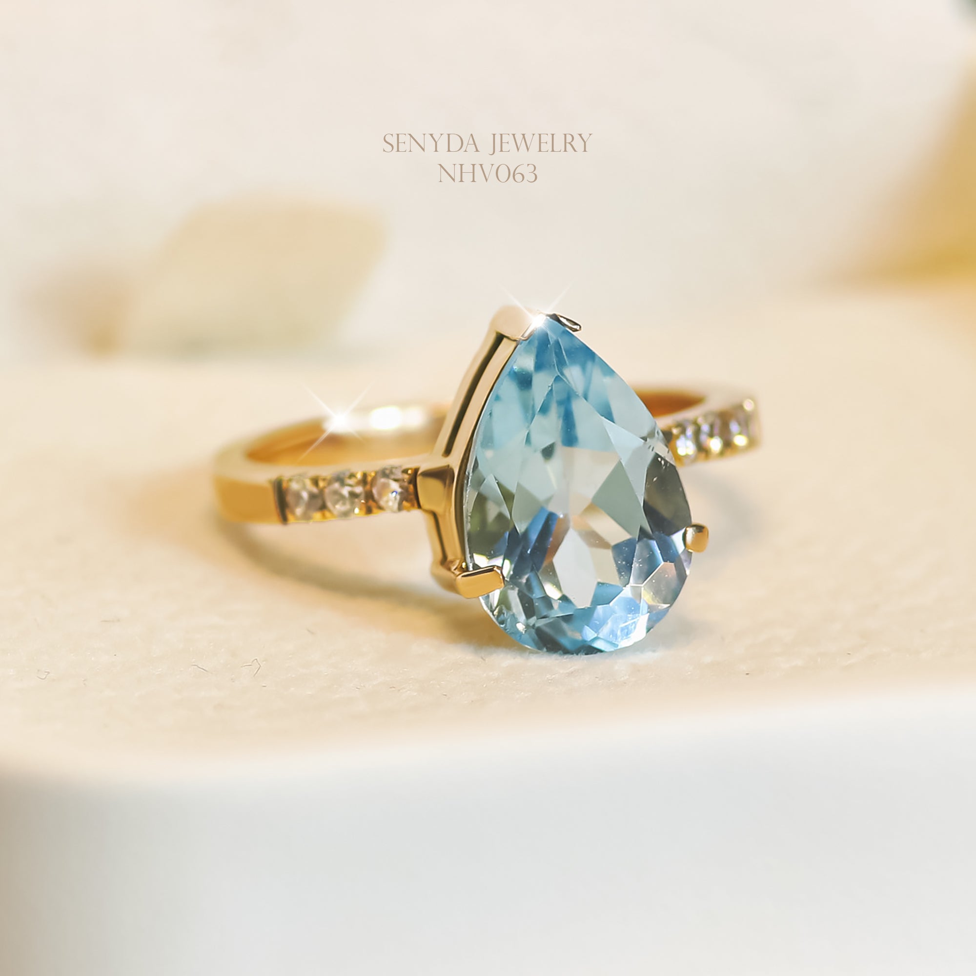 Blue jewelry is a symbol of freshness and purity.