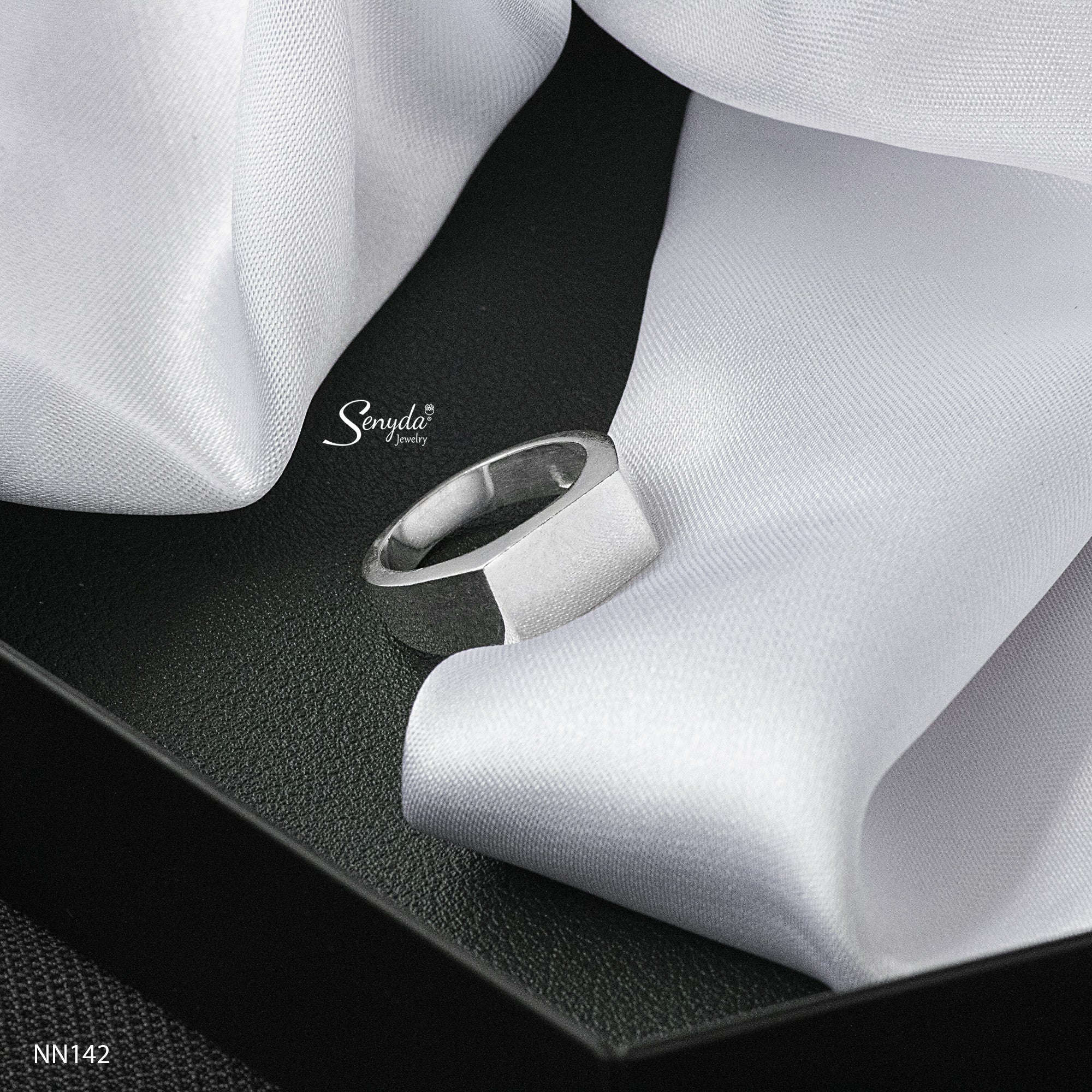 Entwerfen und Herstellen von exklusivem, individuellem Herrenschmuck