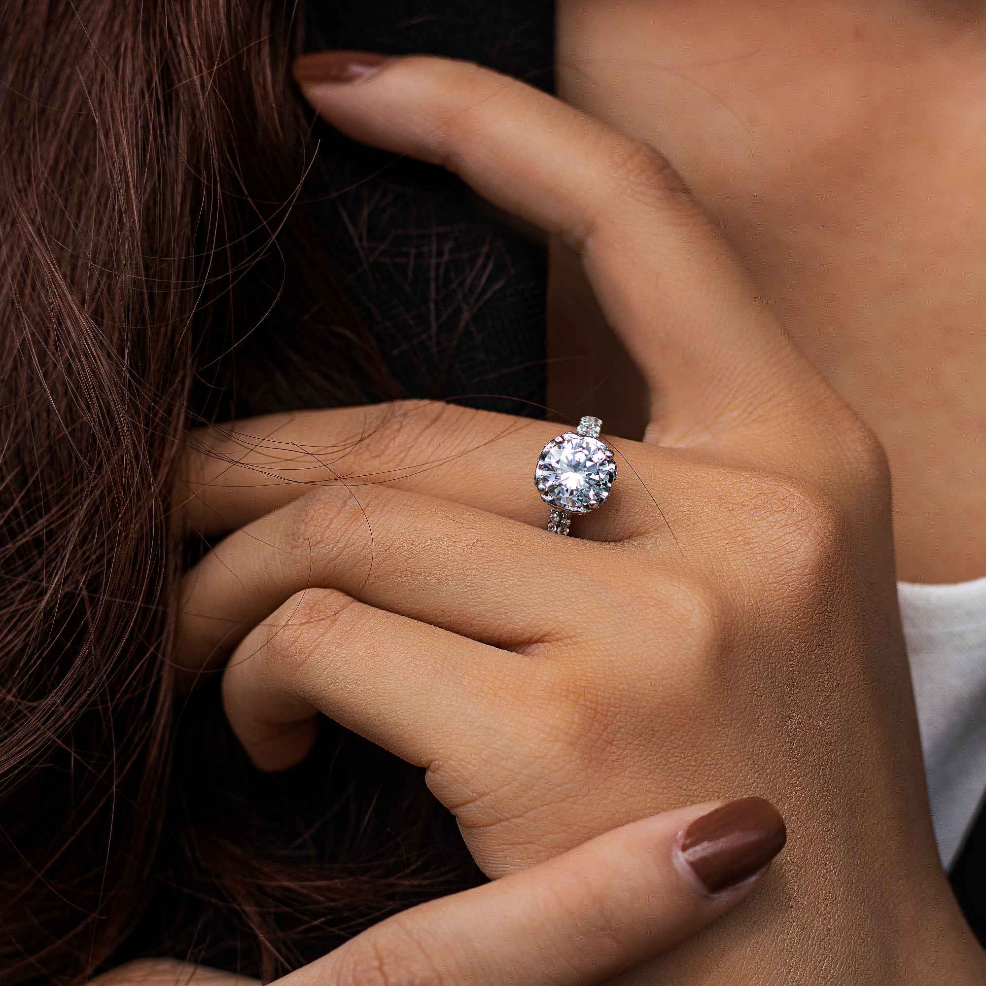 viele Arten von CZ-Steinschmuck wie Ringe, Halsketten, Ohrringe