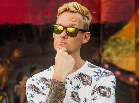 SkinnyBuddha interview with Howi from Ballyhoo!