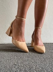 beige-sandaler-med-hæl