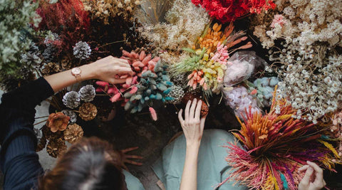 Haarkranz aus Trockenblumen selbermachen DIY Blumenhaarkranz