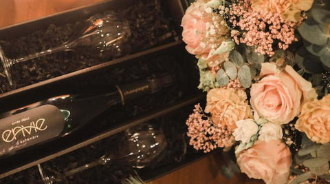 Blumen und Champagner zum Valentinstag