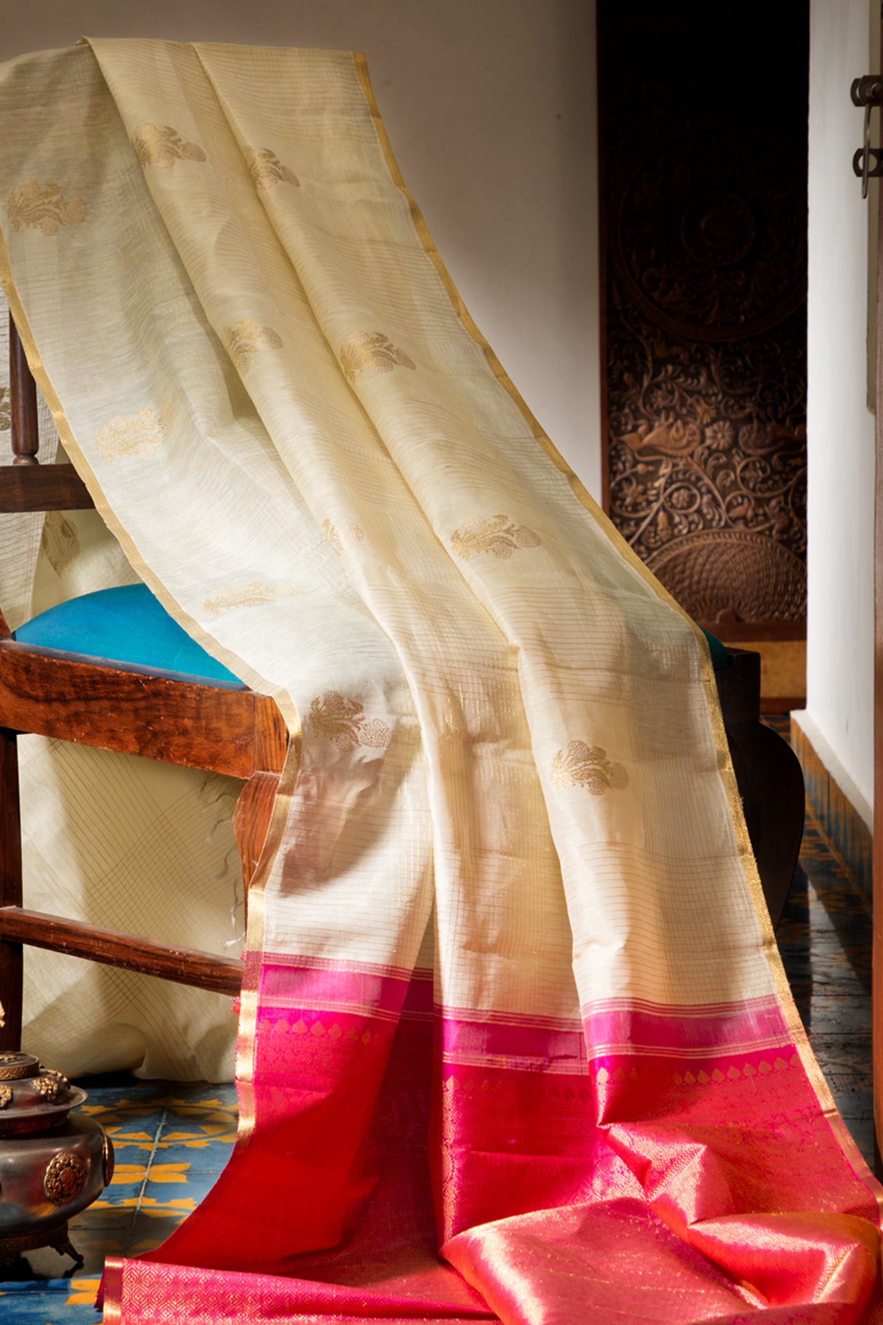  Allover Gold Zari Floral Buttas With Small Zari Border Pastel yellow Kanchipuram Handloom Silk Saree 