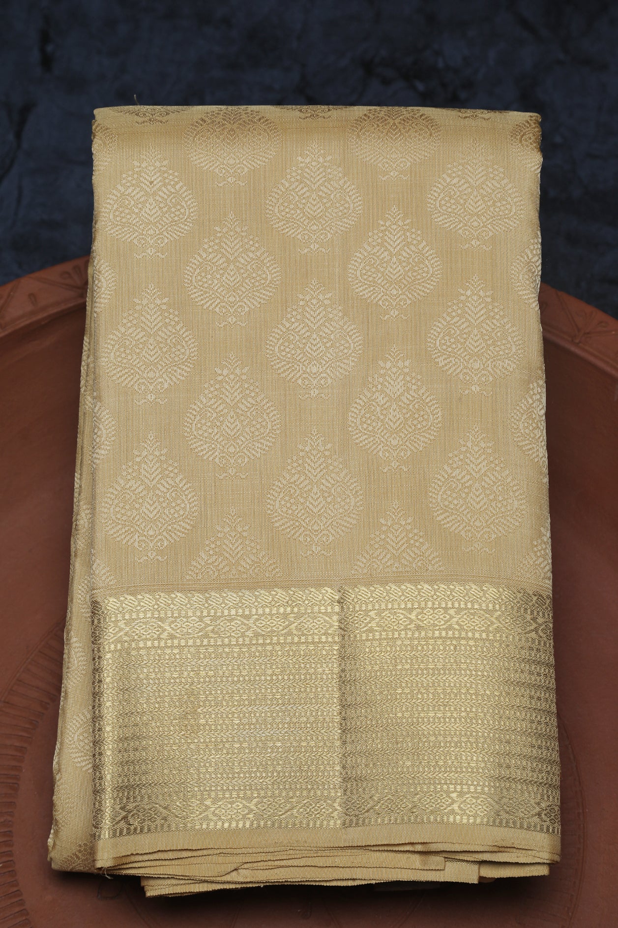  Thread Work Butta Beige Kanchipuram Silk Saree 