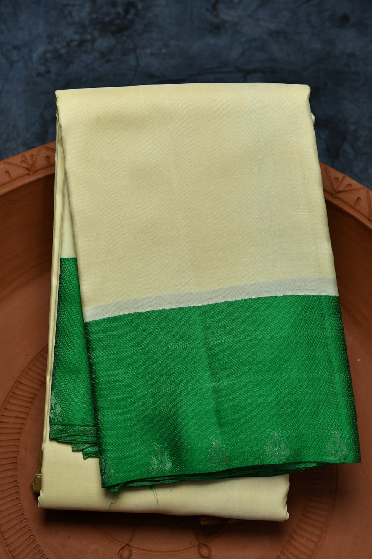  Thread Work Contrast Border Cream Color Kanchipuram Silk Saree 