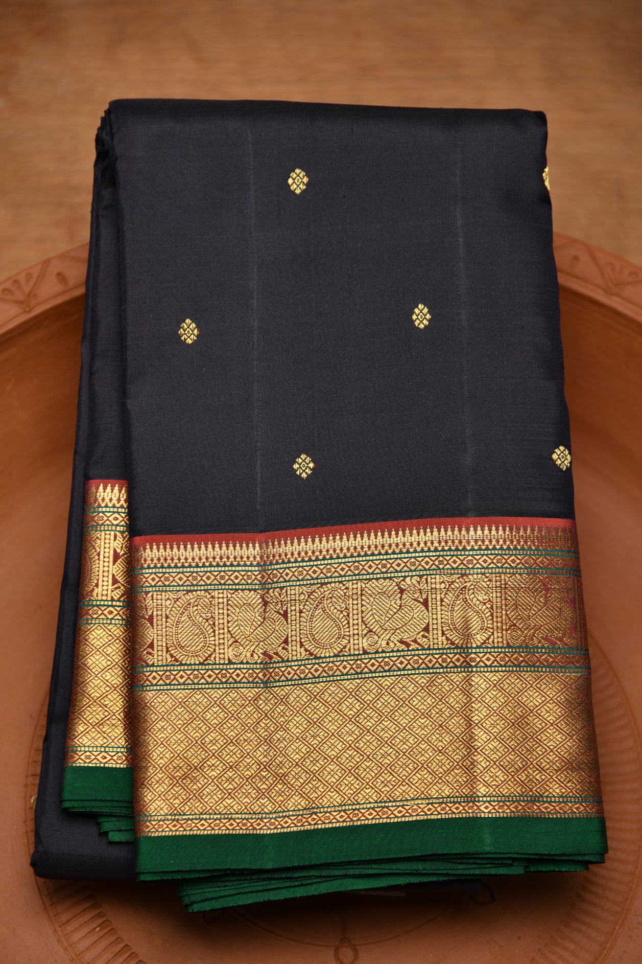  Annam And Paisley Buttis Border Black Kanchipuram Silk Saree 