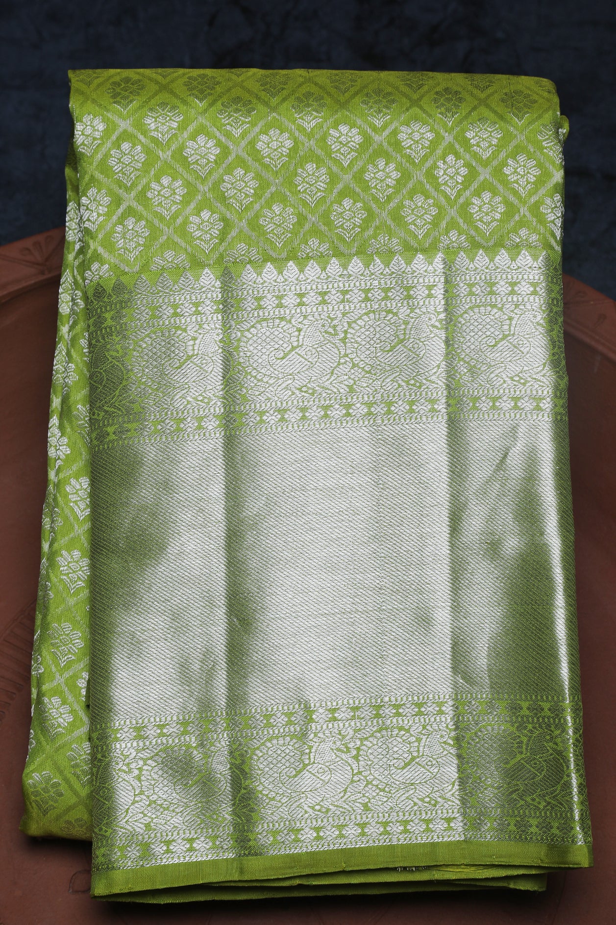  Silver Zari Big Border With Brocade Geometric Design Light Green Kanchipuram Silk Saree 