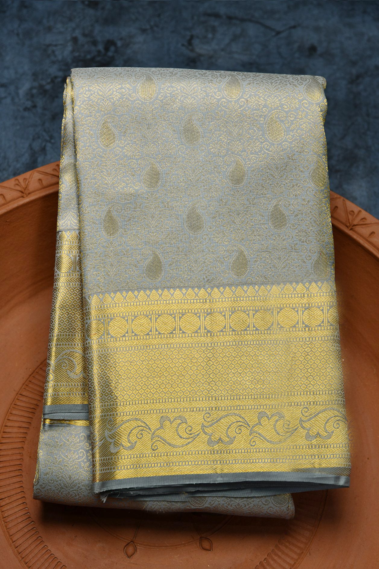  Paisley Motif And Floral Design Lava Grey Kanchipuram Silk Saree 