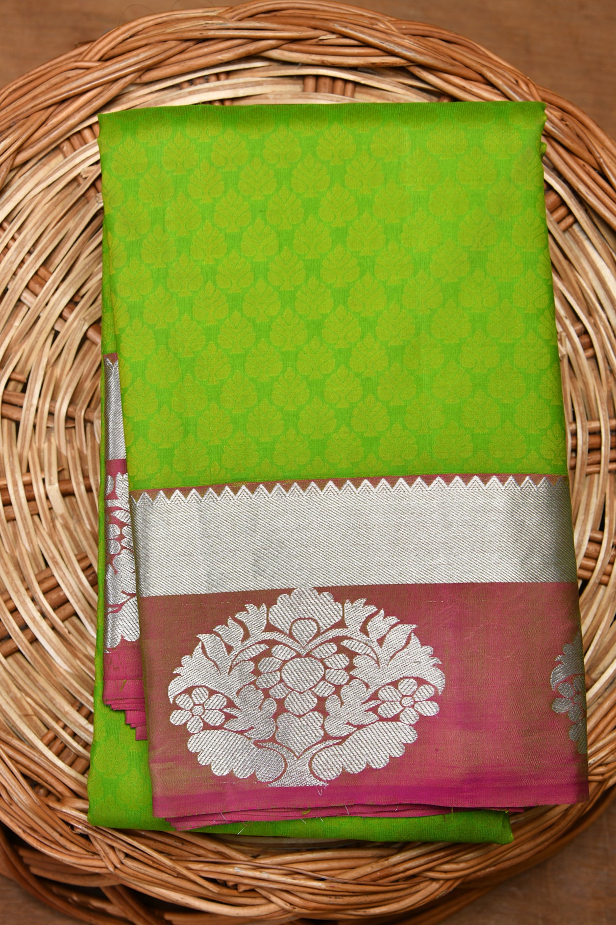  Temple And Floral Border Light Green Kanchipuram Silk Saree 