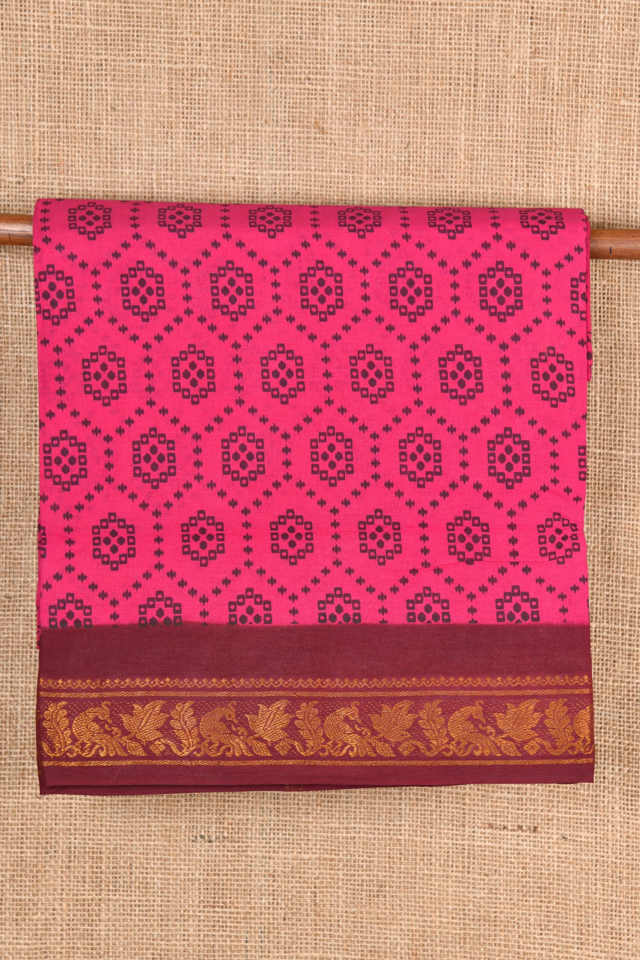  Geometric Design Magenta Sungudi Cotton Saree 