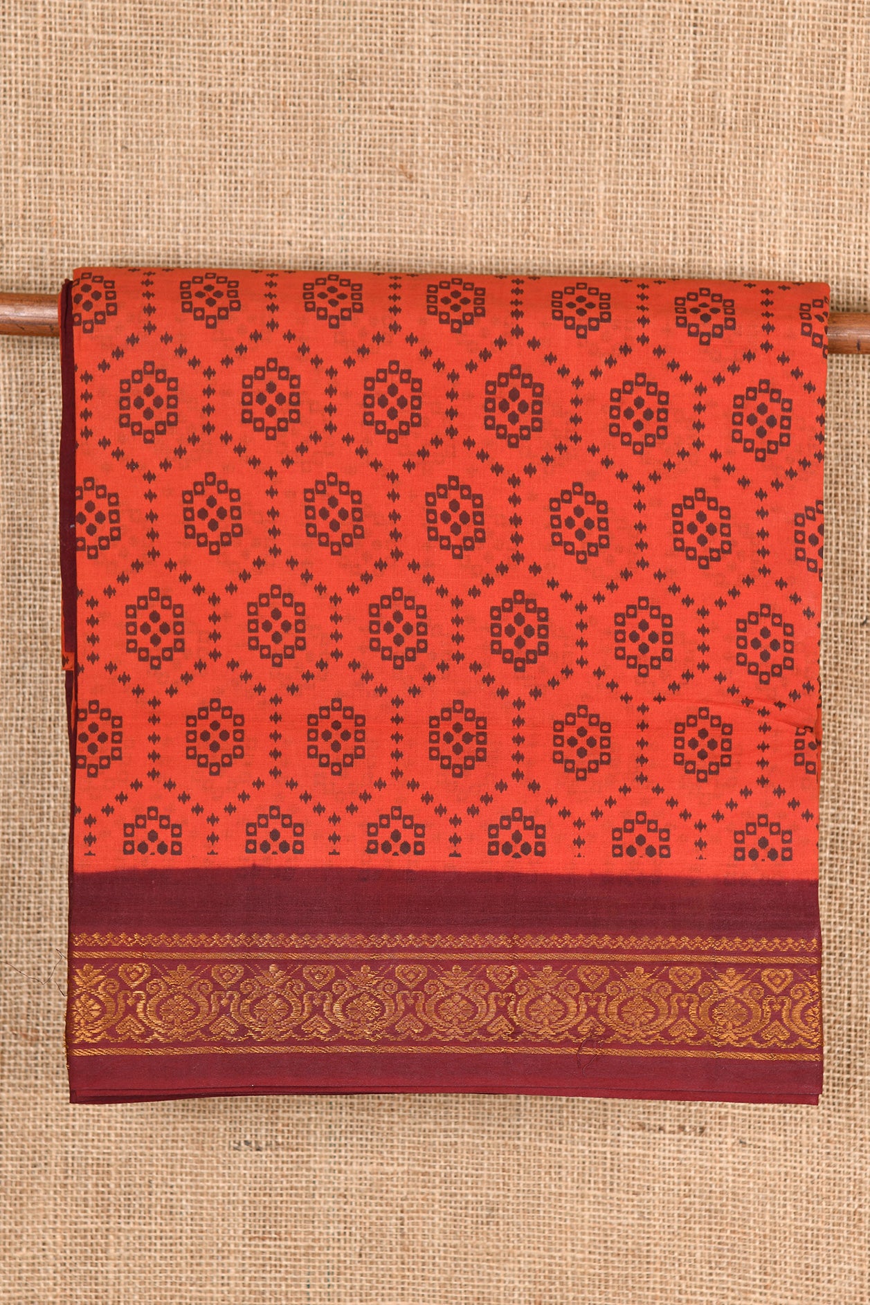  Geometric Design Reddish Brown Sungudi Cotton Saree 