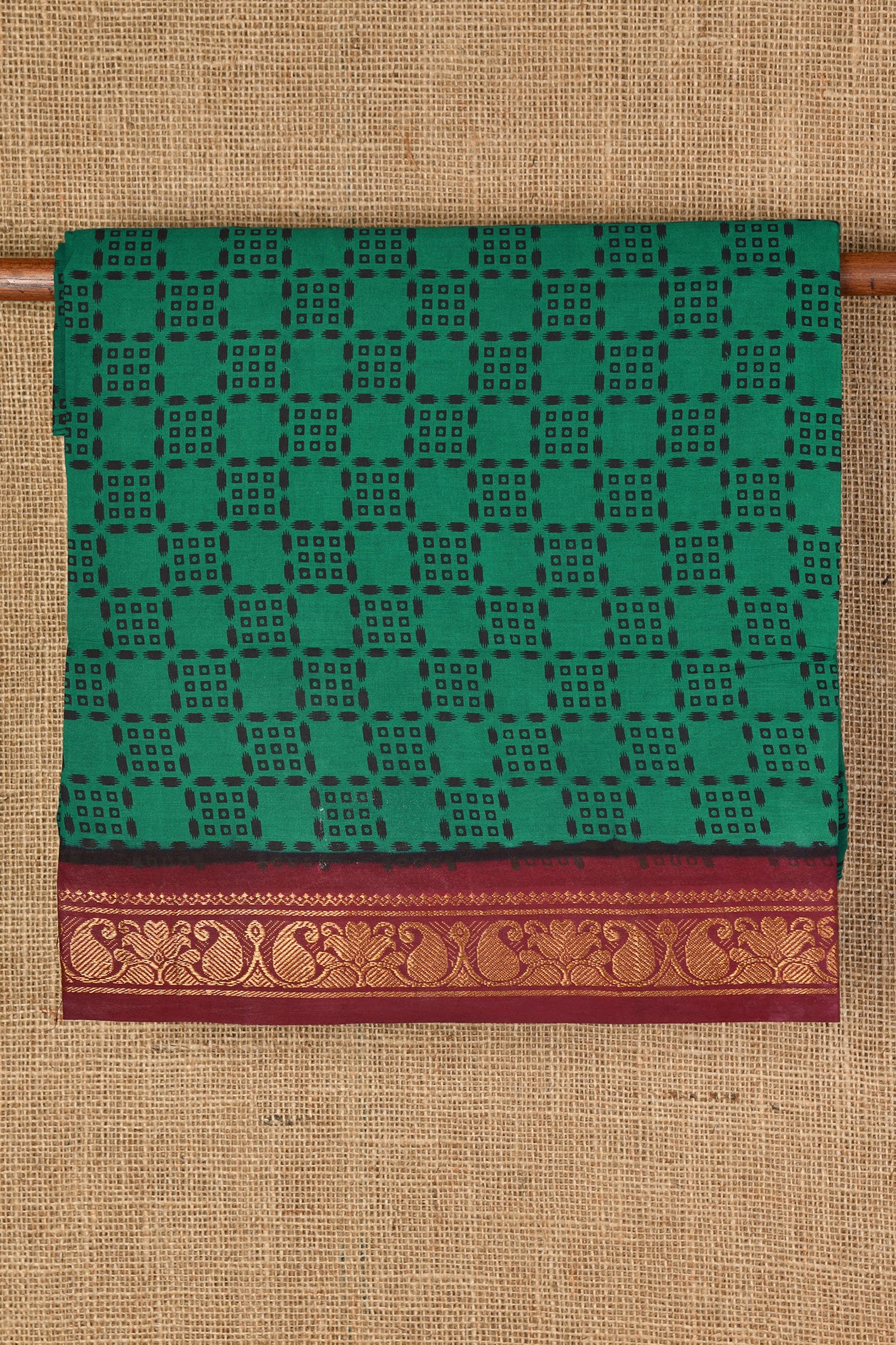  Contrast Border In Green Sungudi Cotton Saree 