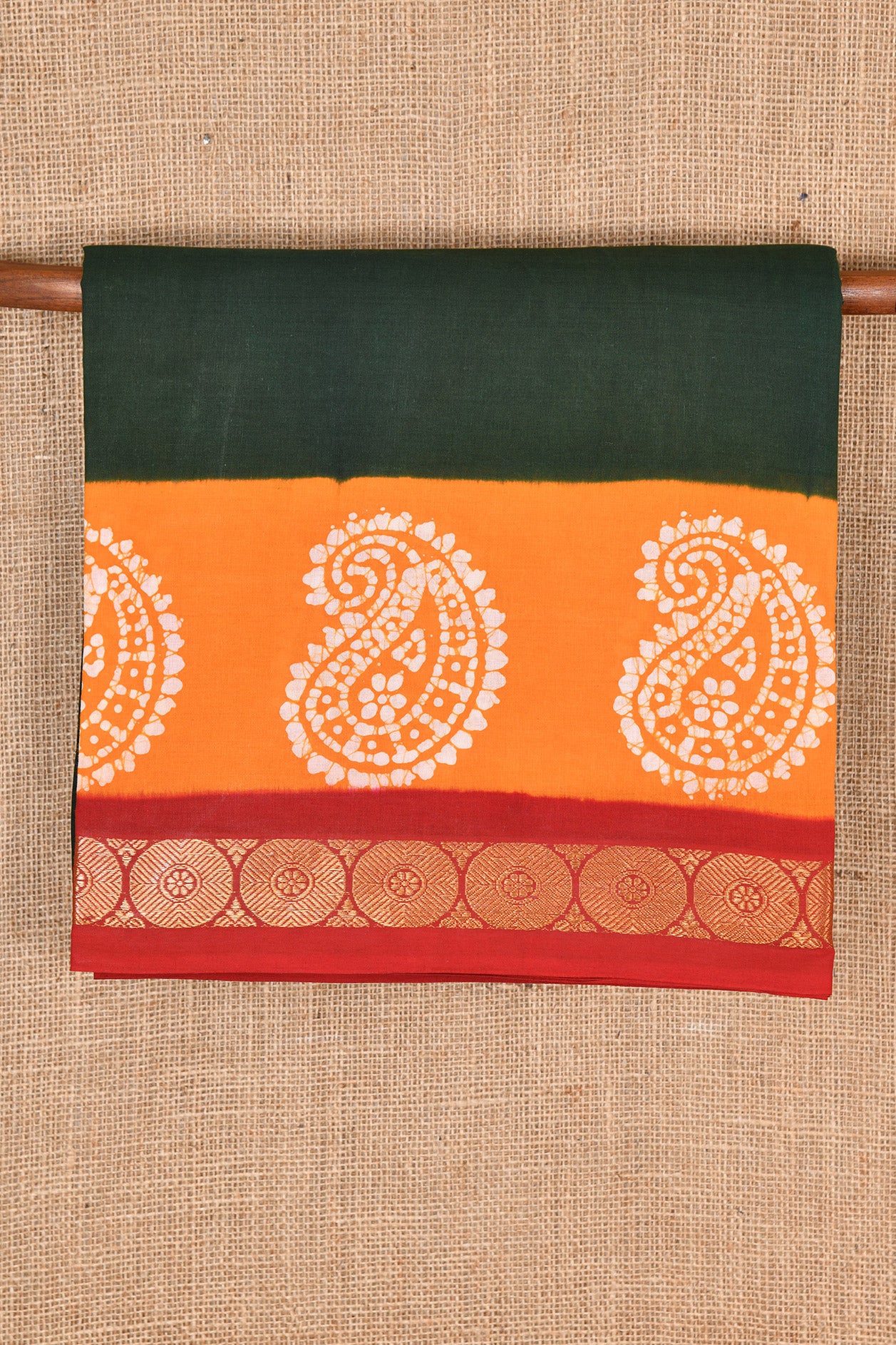  Paisley Border Design Bottle Green Sungudi Cotton Saree 