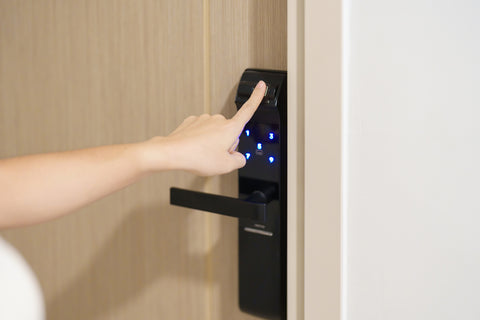 Smart door lock 