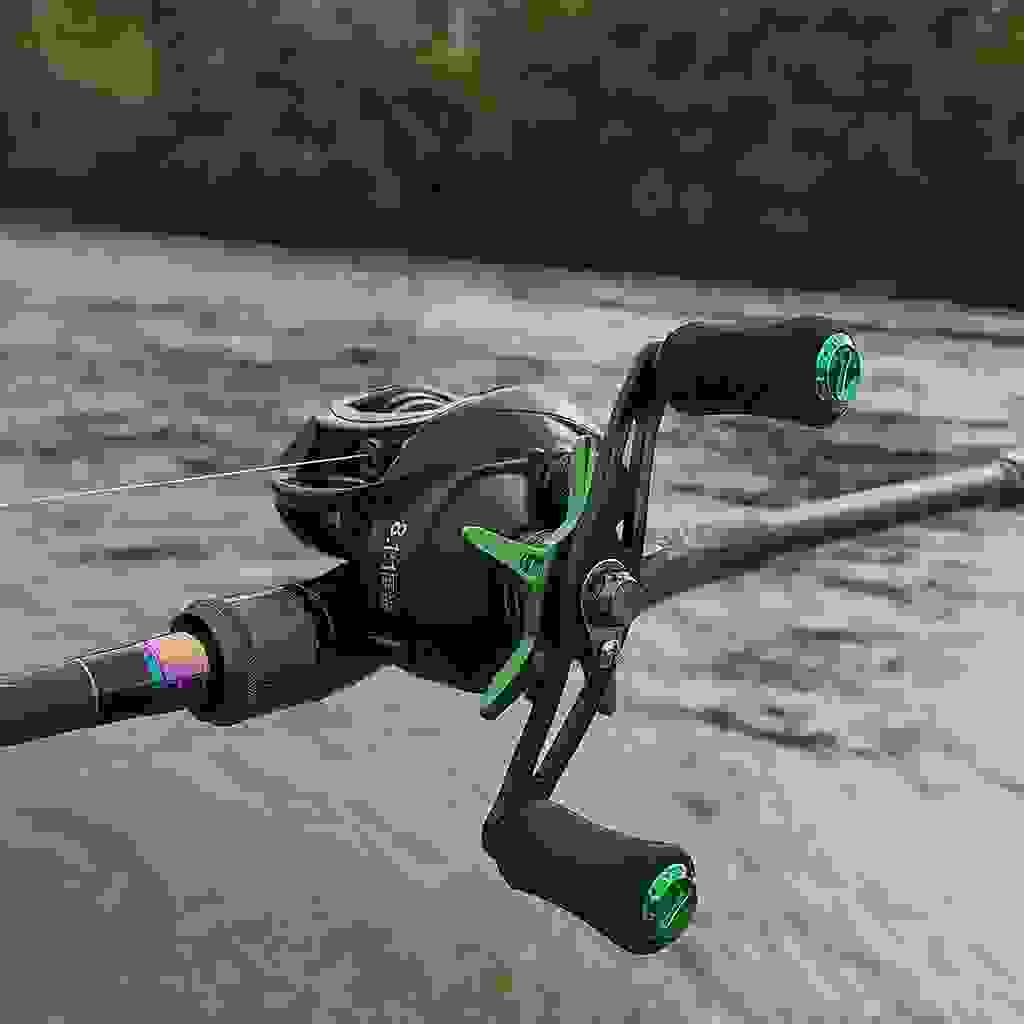 Baitcaster reel with powerful drag system