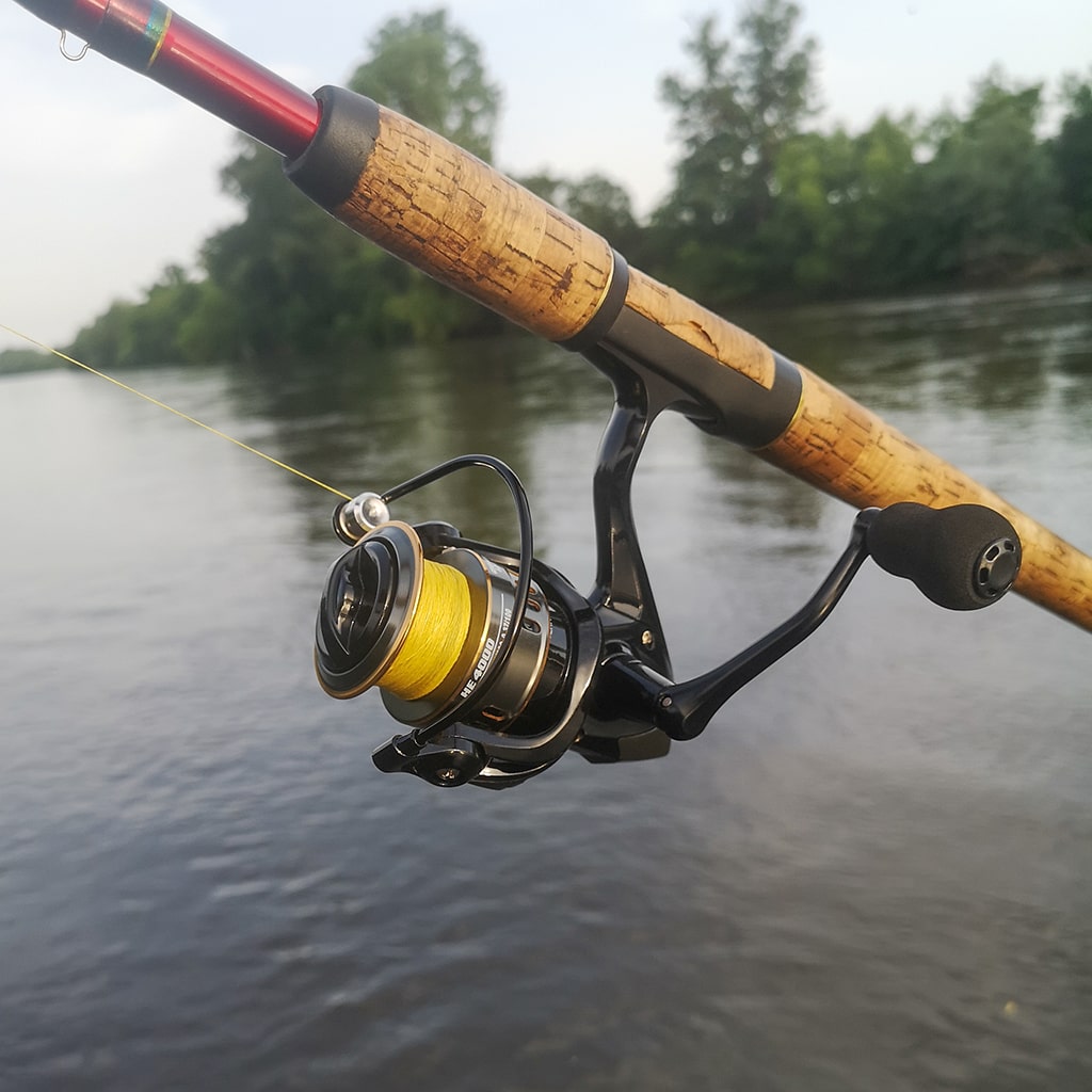 4000 spinning reel on a rod
