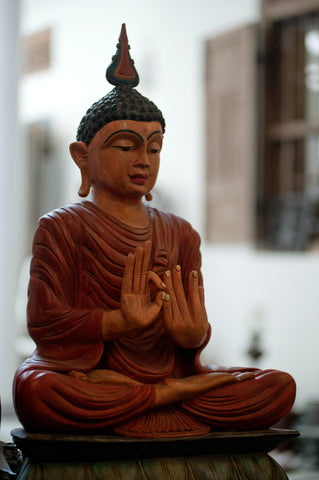 buddha statue meditating