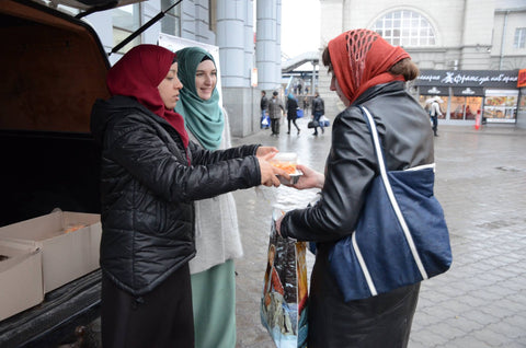 islamic women practicing charity - earning & increasing wealth - bokitta blog 